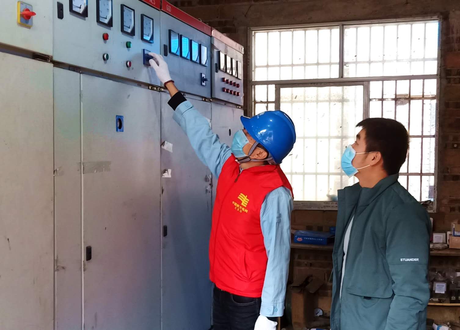 平塘供電局：主動(dòng)走訪現(xiàn)場(chǎng)辦公，助推企業(yè)有序復(fù)工