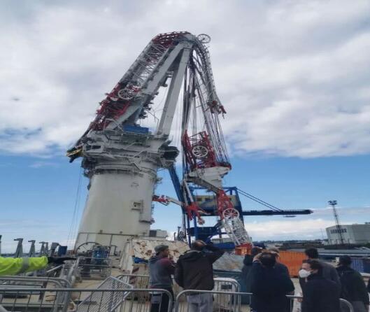 全球最大噸位風電安裝船吊臂攔腰折斷，損失1億歐元