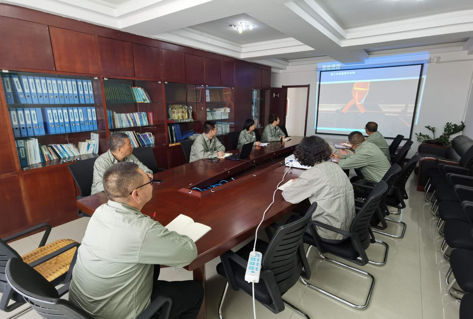 內(nèi)蒙古包頭供電局達(dá)茂供電分局開展“計量安全”進班組活動