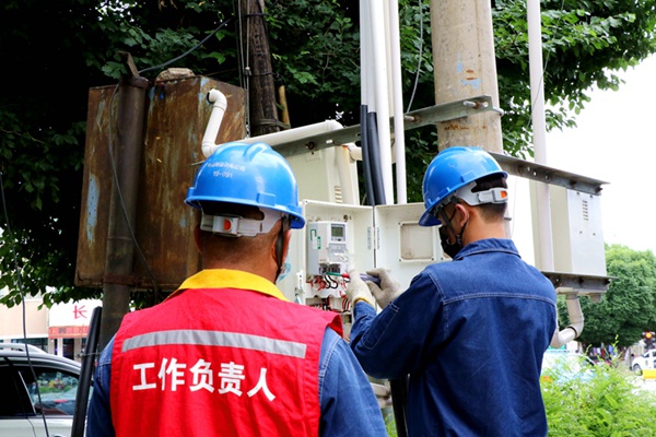 國網(wǎng)伊犁供電公司：嚴抓“小”現(xiàn)場，推進“大”安全