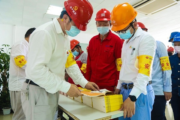 福建鴻山發(fā)電公司開(kāi)展“安全宣傳咨詢(xún)?nèi)铡被顒?dòng)