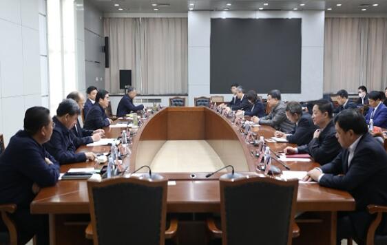 鄧建玲與唐山市委副書記、市長丁繡峰會談