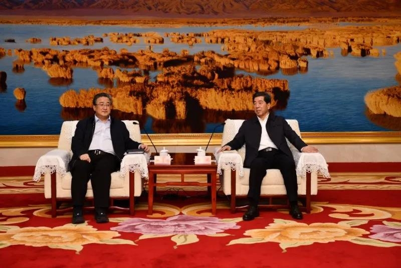 中核集團(tuán)黨組書記、董事長余劍鋒與寧夏黨委書記陳潤兒會談