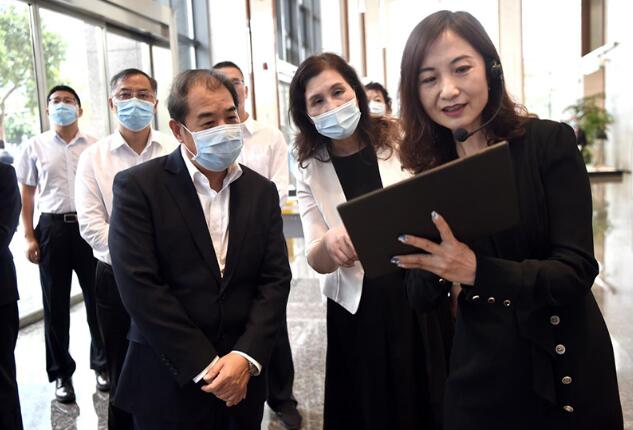 南方電網(wǎng)公司董事長(zhǎng)、黨組書記孟振平調(diào)研鼎和保險(xiǎn)公司