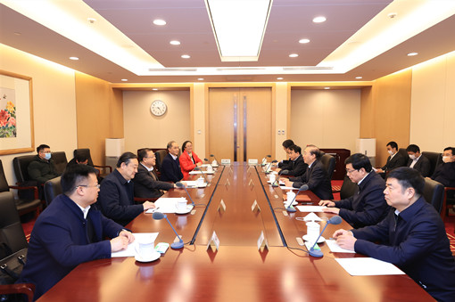 國家電網(wǎng)公司總經(jīng)理、黨組副書記辛保安與西安交通大學(xué)黨委書記盧建軍會談