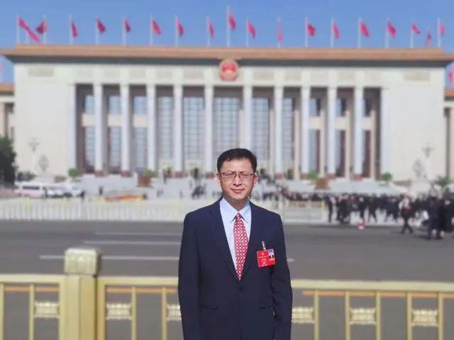 加快推動新能源行業(yè) 與人工智能融合創(chuàng)新——訪全國人大代表、樂山太陽能研究院院長姜希猛