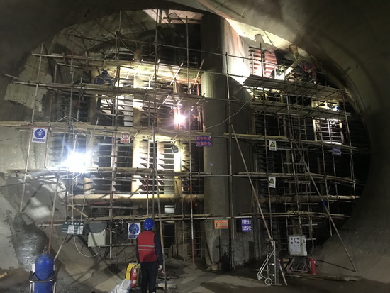 國(guó)網(wǎng)劉家峽水電廠7、8號(hào)機(jī)組進(jìn)水口攔污柵補(bǔ)焊打磨修復(fù)順利完成