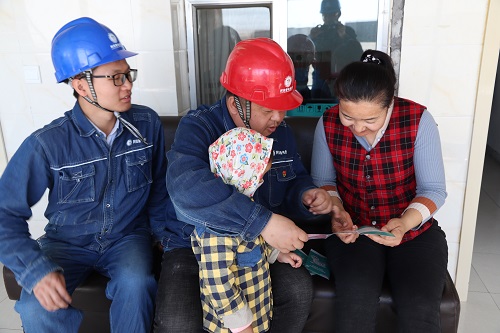 阿拉善電業(yè)局電力宣傳進(jìn)家門(mén)，客戶服務(wù)零距離