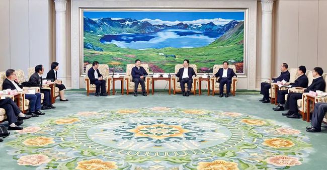 景俊海韓俊一起會見中國東方電氣集團董事長俞培根