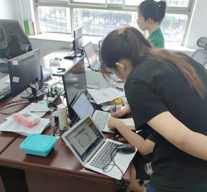 國網(wǎng)信通產(chǎn)業(yè)集團(tuán)：暴雨中，他們選擇堅(jiān)守崗位