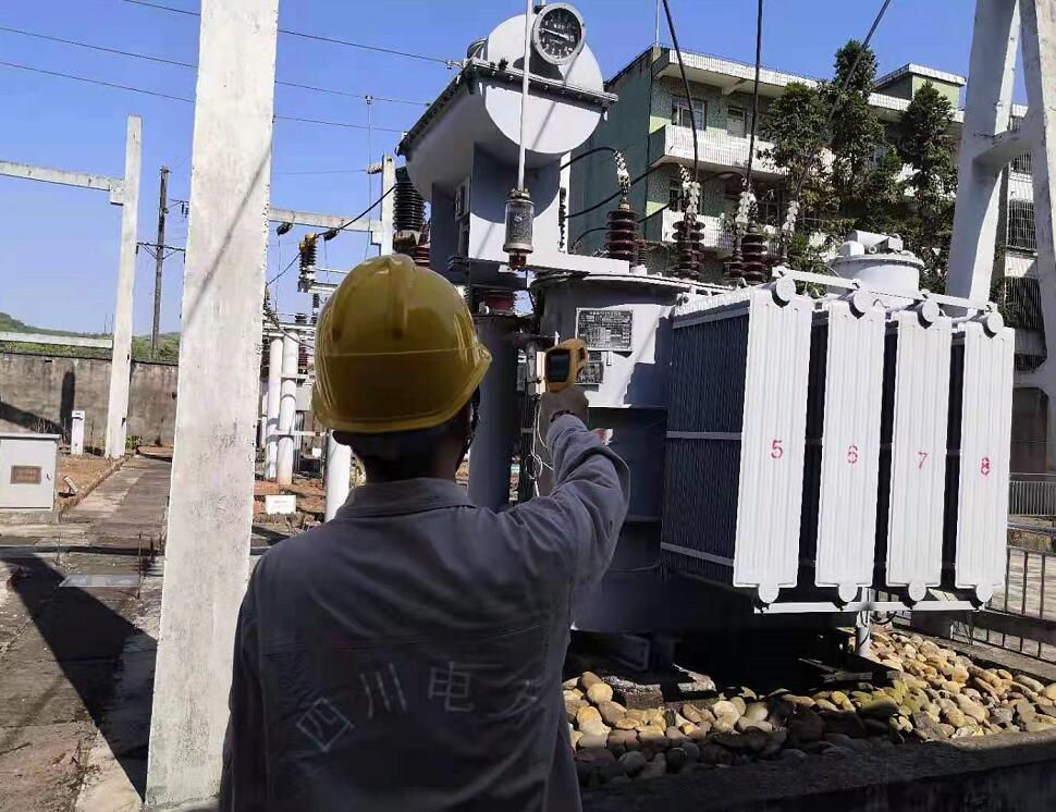 國網(wǎng)南充市高坪供電公司：迎戰(zhàn)高溫 保電有我