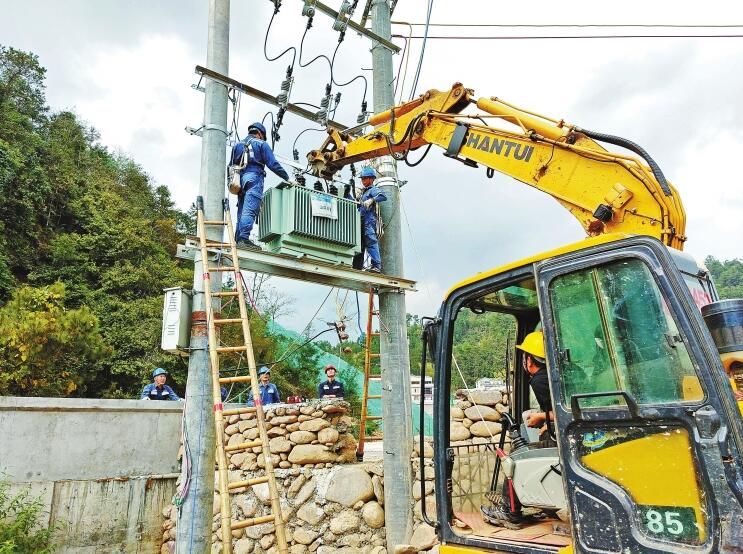 南方電網(wǎng)公司加強農村電網(wǎng)建設，以充足電力激發(fā)鄉(xiāng)村活力