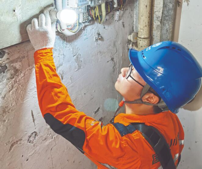 有一分熱，發(fā)一分光——“四川好人”瀘州供電公司員工李鳳麟的志愿服務故事