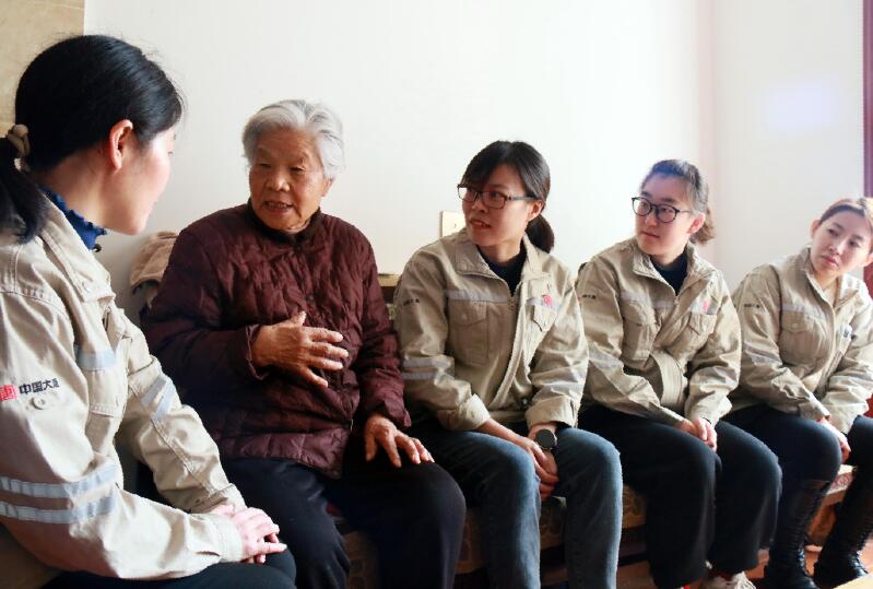 別樣婦女節(jié)，溫暖老人心