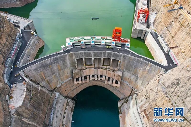 國(guó)家能源局章建華：加快推進(jìn)能源轉(zhuǎn)型，大力發(fā)展風(fēng)電和太陽能發(fā)電！