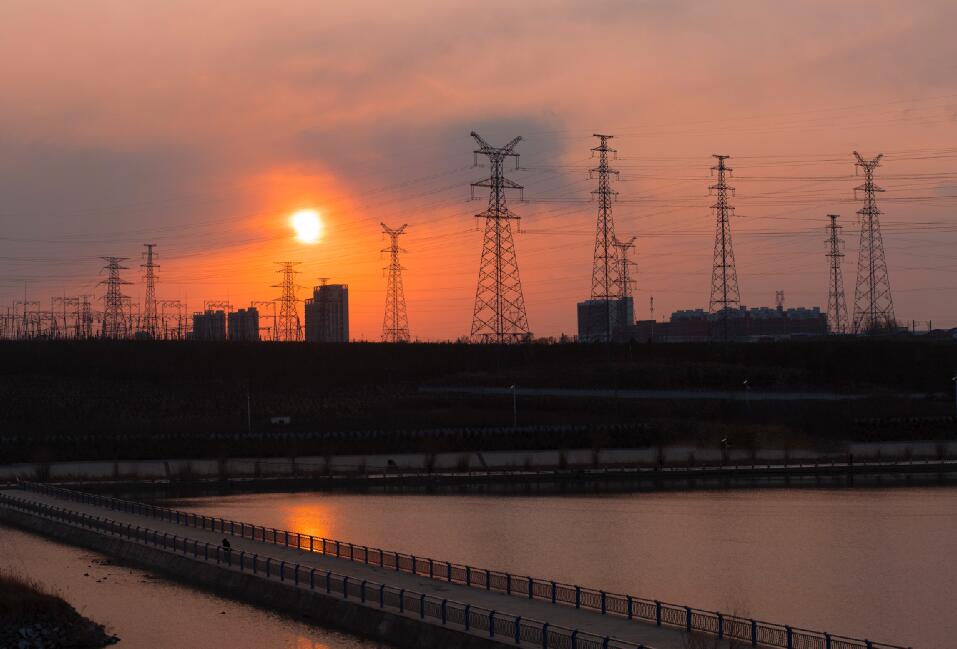 服務(wù)高鐵“大動脈”，書寫電力新答卷