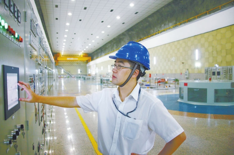 攻堅克難、敢于開拓的創(chuàng)新先鋒——記南網(wǎng)調(diào)峰調(diào)頻公司檢修試驗分公司總經(jīng)理、黨委副書記鞏宇