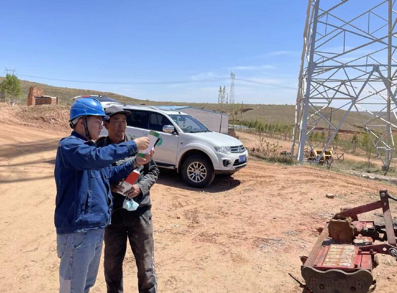 烏海超高壓供電公司:與外力破壞作斗爭(zhēng),嚴(yán)守線路安全