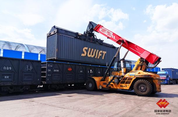 包神鐵路大物流集裝箱發(fā)運突破七萬標(biāo)箱