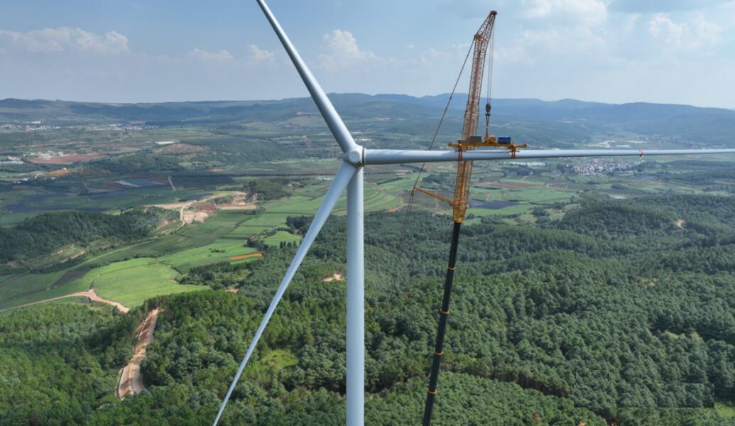 國內(nèi)最大陸上風(fēng)機(jī)，成功吊裝!