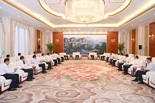 國(guó)家電網(wǎng)董事長(zhǎng)、黨組書記辛保安與寧夏回族自治區(qū)黨委書記梁言順、自治區(qū)主席張雨浦會(huì)談