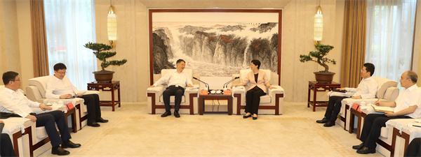 溫樞剛拜會四川省委常委、成都市委書記施小琳