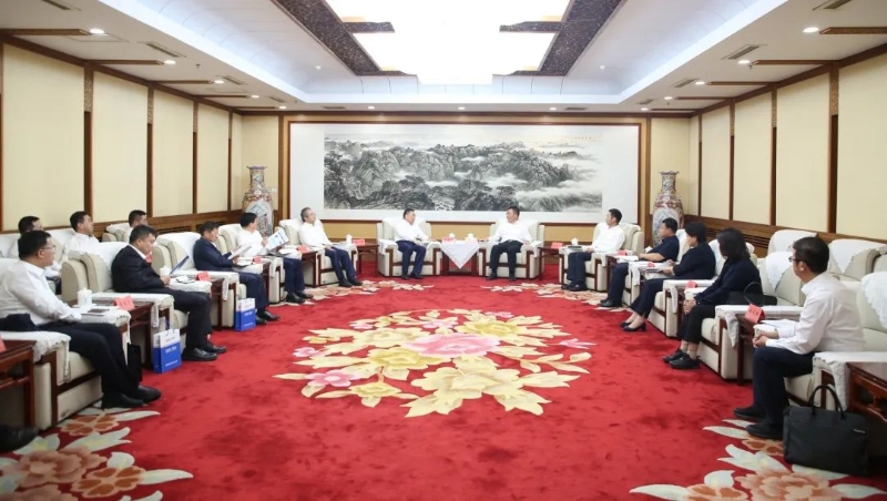 宋海良與內(nèi)蒙古自治區(qū)黨委常委、呼和浩特市委書記包鋼座談