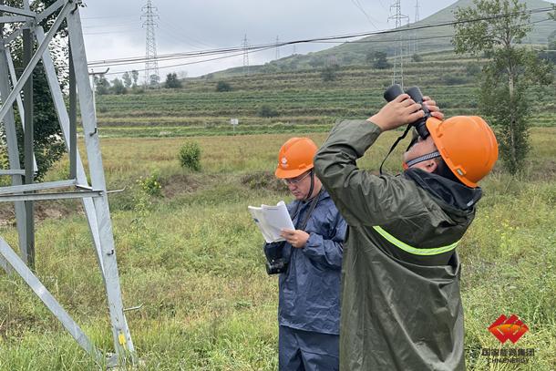 龍?jiān)瓷轿鞴炯訌?qiáng)線路防洪防汛特巡保安全