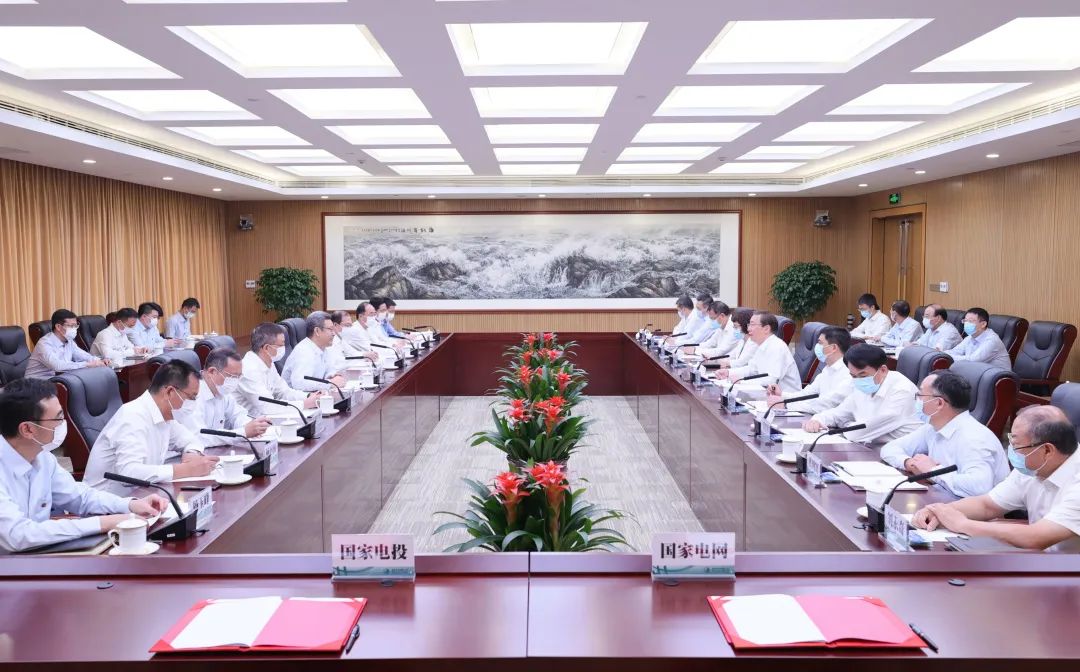 國(guó)家電網(wǎng)董事長(zhǎng)、黨組書(shū)記辛保安與國(guó)家電投董事長(zhǎng)錢(qián)智民、總經(jīng)理江毅會(huì)談