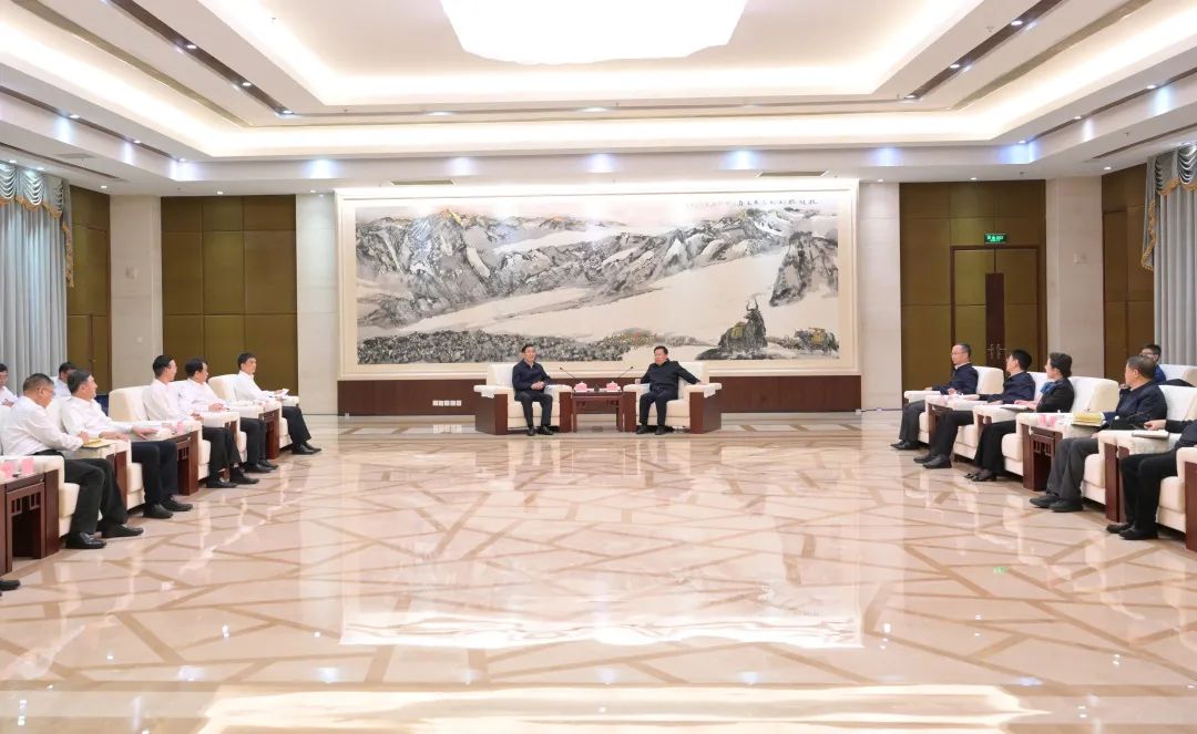 國家電網(wǎng)公司董事長、黨組書辛保安與四川省委書記王曉暉會(huì)談