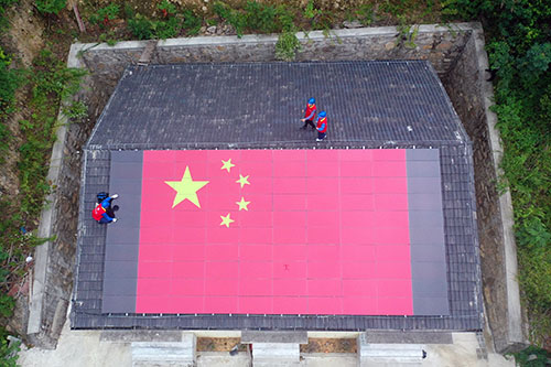 寧波這個“光伏村”出現巨幅五星紅旗，祝福祖國
