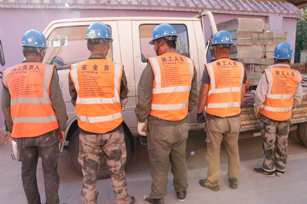 烏海市千里山供電公司：施工現(xiàn)場督查“十不干”，電力安全加把“安全鎖”