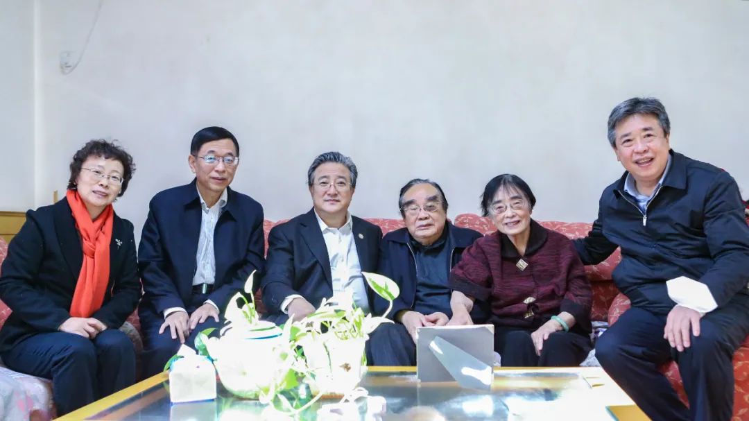 余劍鋒春節(jié)前夕看望慰問核工業(yè)老領導蔣心雄、陳肇博