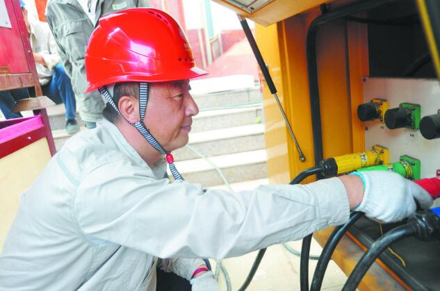 楊忠：善總結(jié)優(yōu)服務(wù)，讓客戶用好電