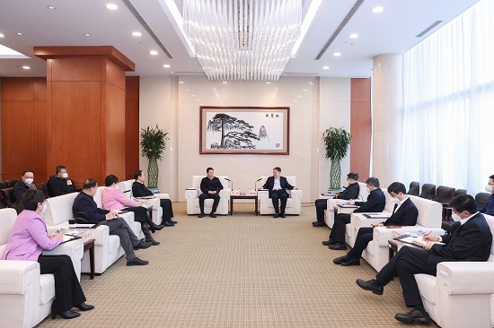 溫樞剛鄧建玲會見鄂爾多斯市委書記李理、市長杜匯良