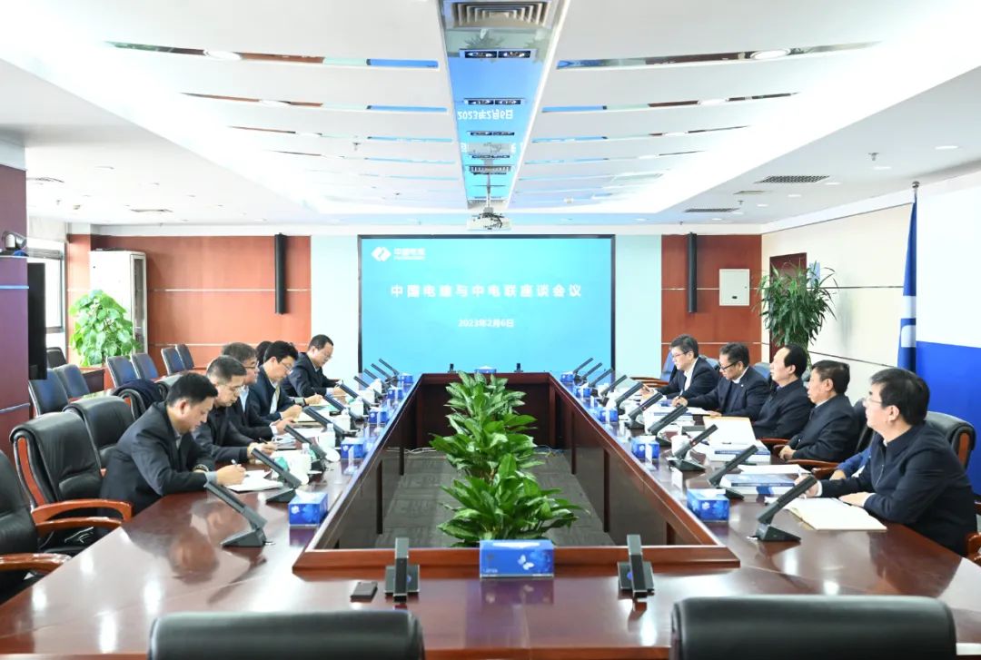 中國電建黨委書記、董事長丁焰章與中國電力企業(yè)聯(lián)合會黨委委員、秘書長郝英杰舉行座談