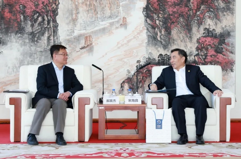 中國(guó)能建黨委書記、董事長(zhǎng)宋海良孫洪水與中電聯(lián)秘書長(zhǎng)郝英杰座談
