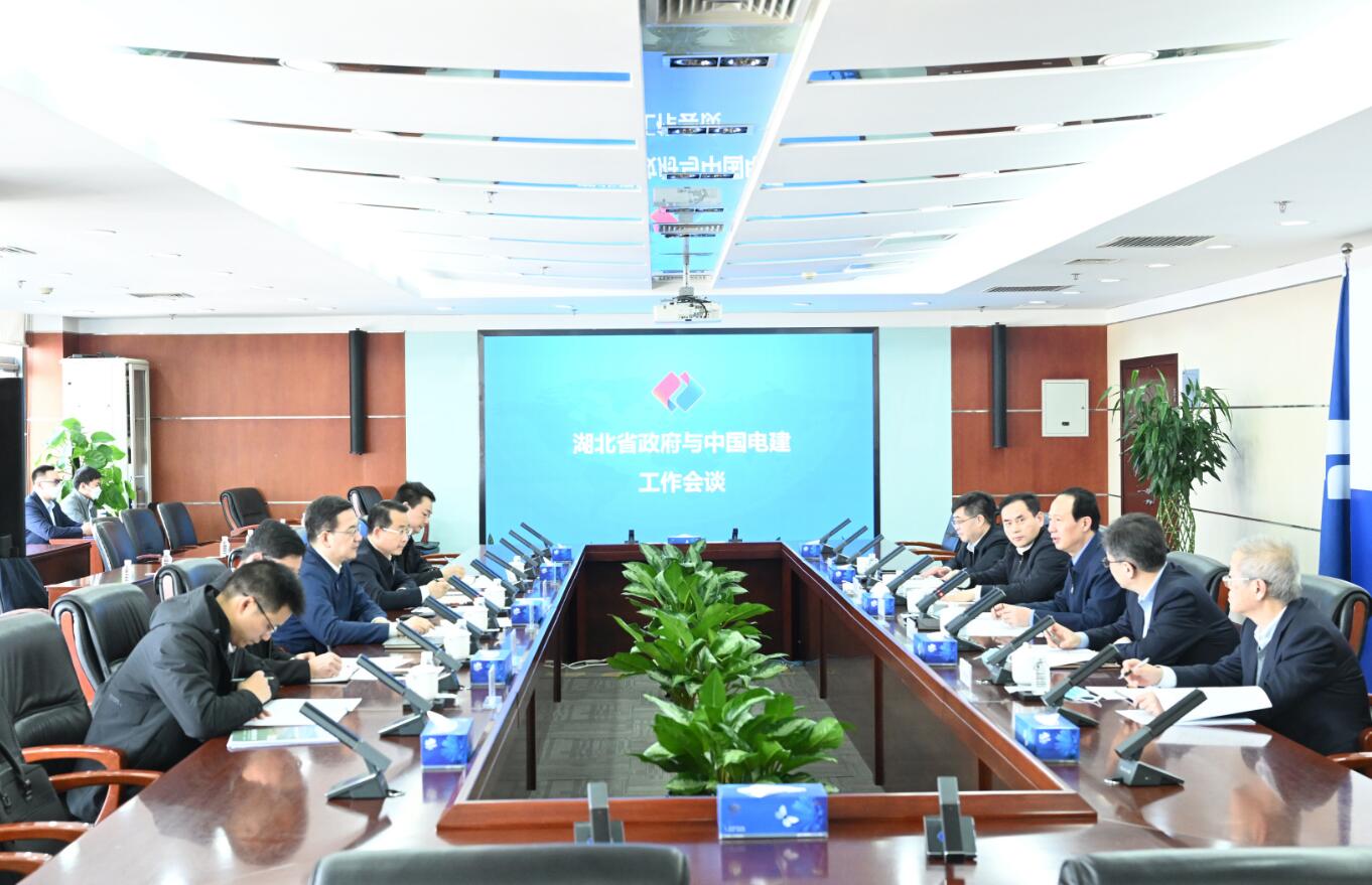 中國(guó)電建黨委書記、董事長(zhǎng)丁焰章與湖北省副省長(zhǎng)盛閱春會(huì)談
