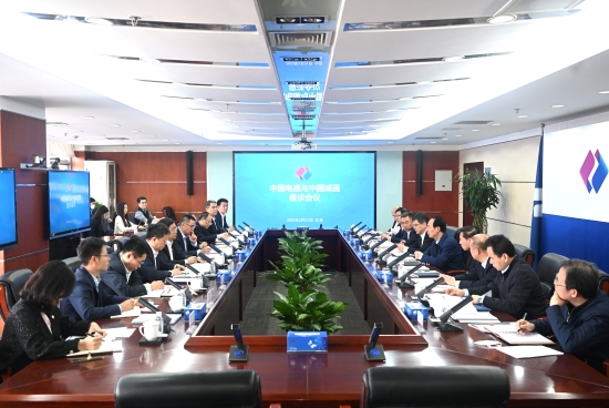 中國電建黨委書記、董事長丁焰章與中國誠通集團黨委書記、董事長朱碧新會談