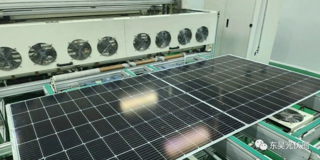 晶旭新能源首片高效光伏組件成功下線(xiàn)