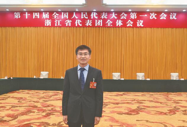 加快能源技術(shù)創(chuàng)新 推動成果轉(zhuǎn)化應(yīng)用——訪全國人大代表、中國科學(xué)院寧波材料技術(shù)與工程研究所副所長(主持工作)王立平