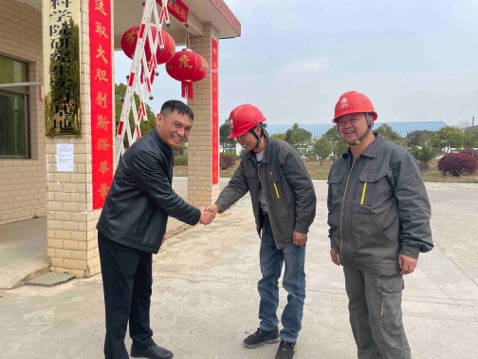 國網(wǎng)道縣供電公司:送政策?促發(fā)展?助力企業(yè)復(fù)工復(fù)產(chǎn)