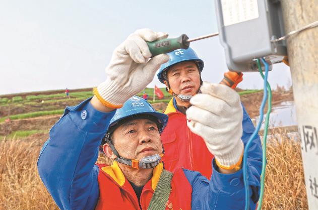 四川通江護航春灌用電，60支服務(wù)隊奔走田間