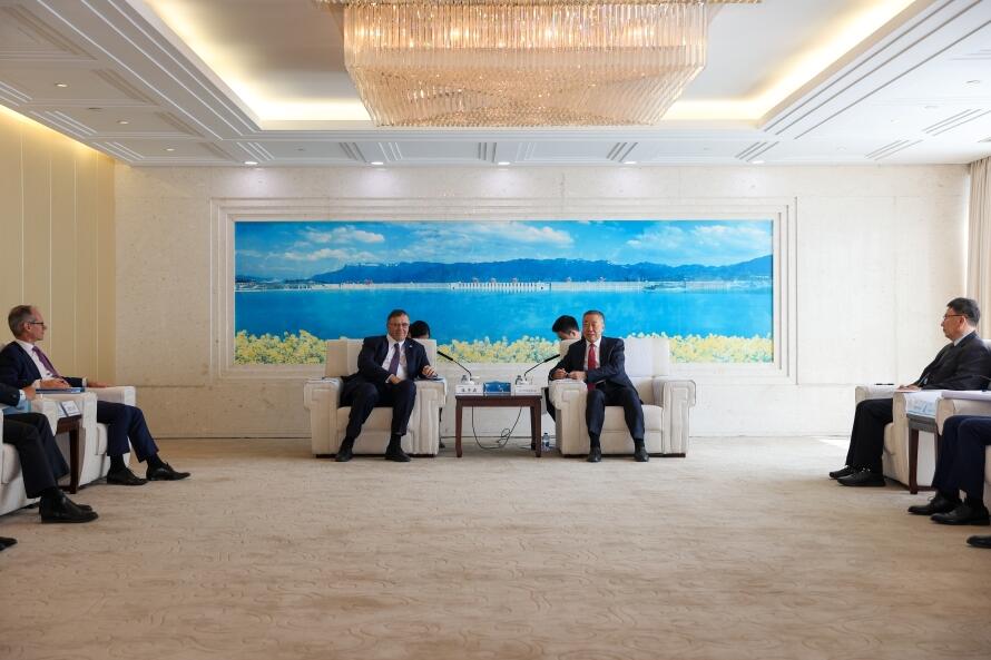 三峽集團與道達(dá)爾能源座談