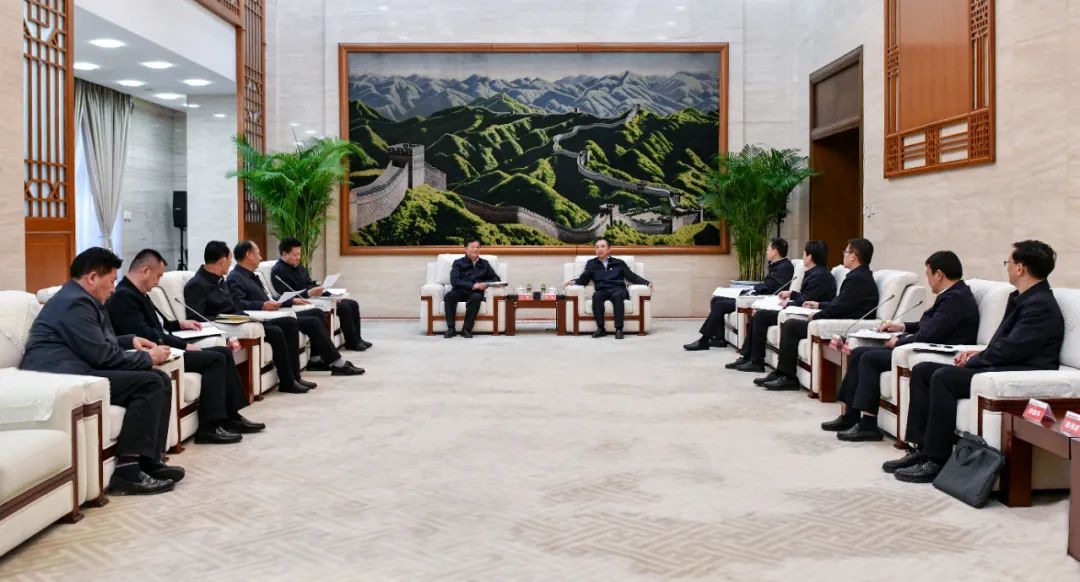 大唐集團(tuán)黨組書記、董事長鄒磊與青海省海南州委書記呂剛、州長尕瑪朋措會(huì)談