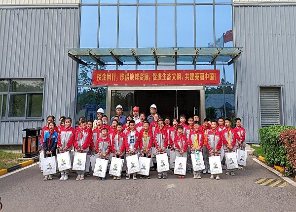 安徽省定遠(yuǎn)縣實(shí)驗(yàn)小學(xué)教育集團(tuán)到定遠(yuǎn)皖能環(huán)保電力公司垃圾焚燒發(fā)電廠(chǎng)參觀(guān)學(xué)習(xí)