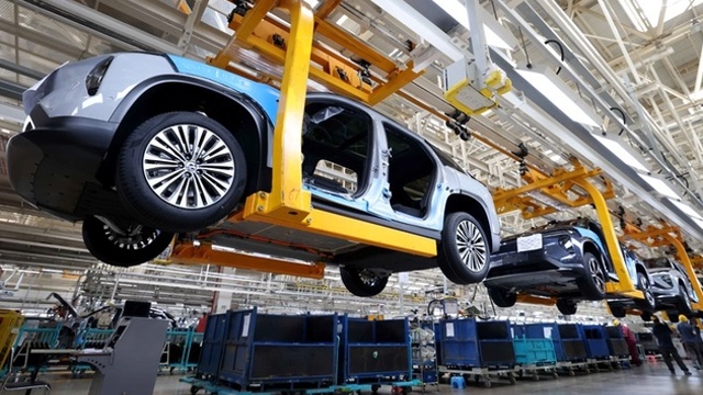 新能源汽車(chē)“賽道”，我國(guó)技術(shù)全面“超車(chē)”要多久?