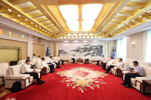 中國電建黨委副書記、總經(jīng)理王斌與山東省委常委、煙臺(tái)市委書記江成會(huì)談