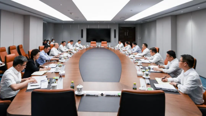 鄒磊、劉明勝與河北省省長(zhǎng)王正譜會(huì)談