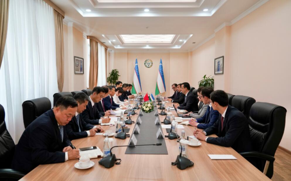 宋海良會(huì)見(jiàn)烏茲別克斯坦投資、工業(yè)與貿(mào)易部部長(zhǎng)庫(kù)德拉托夫·拉齊茲